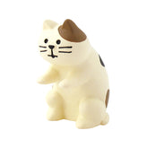 Decole Concombre Figurine - Kneading Cat
