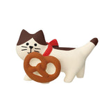 Decole Concombre Figurine - Yamaneko Bakery - Cat With Pretzel