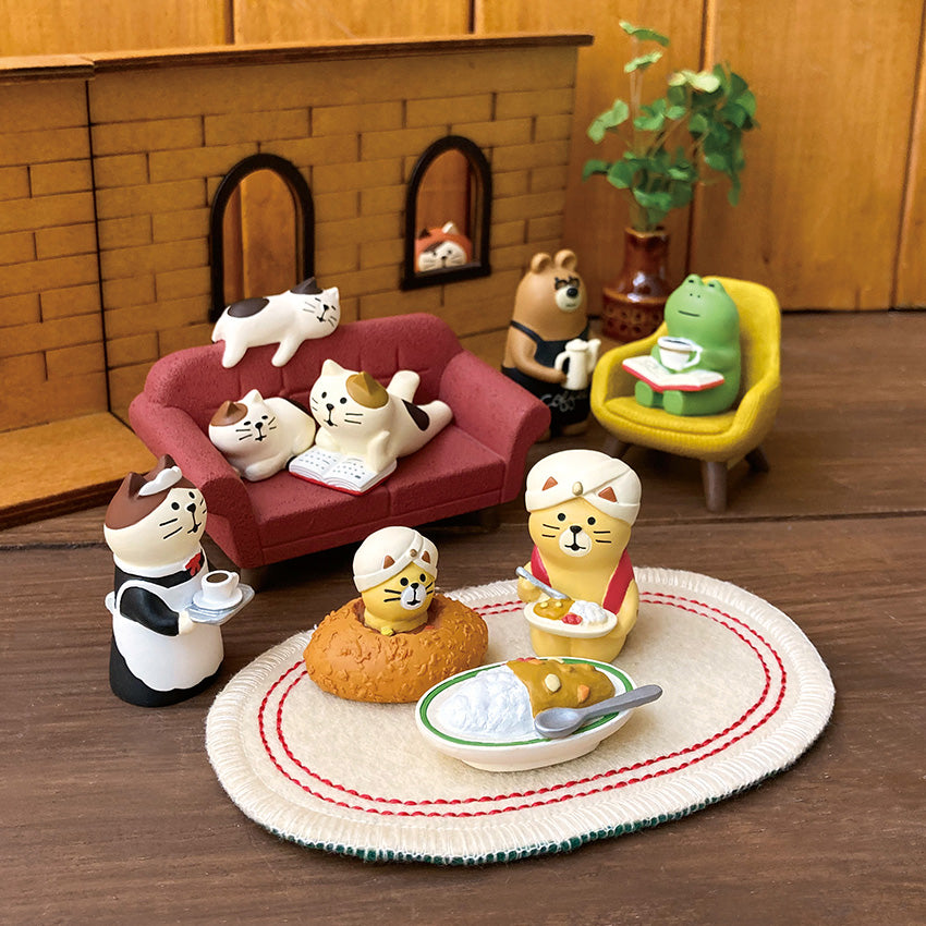 Decole Concombre Figurine - Cat Library - Frog & Coffee