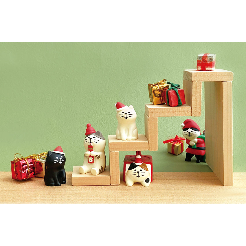 Decole Concombre Figurine - Christmas Party - Having Snack